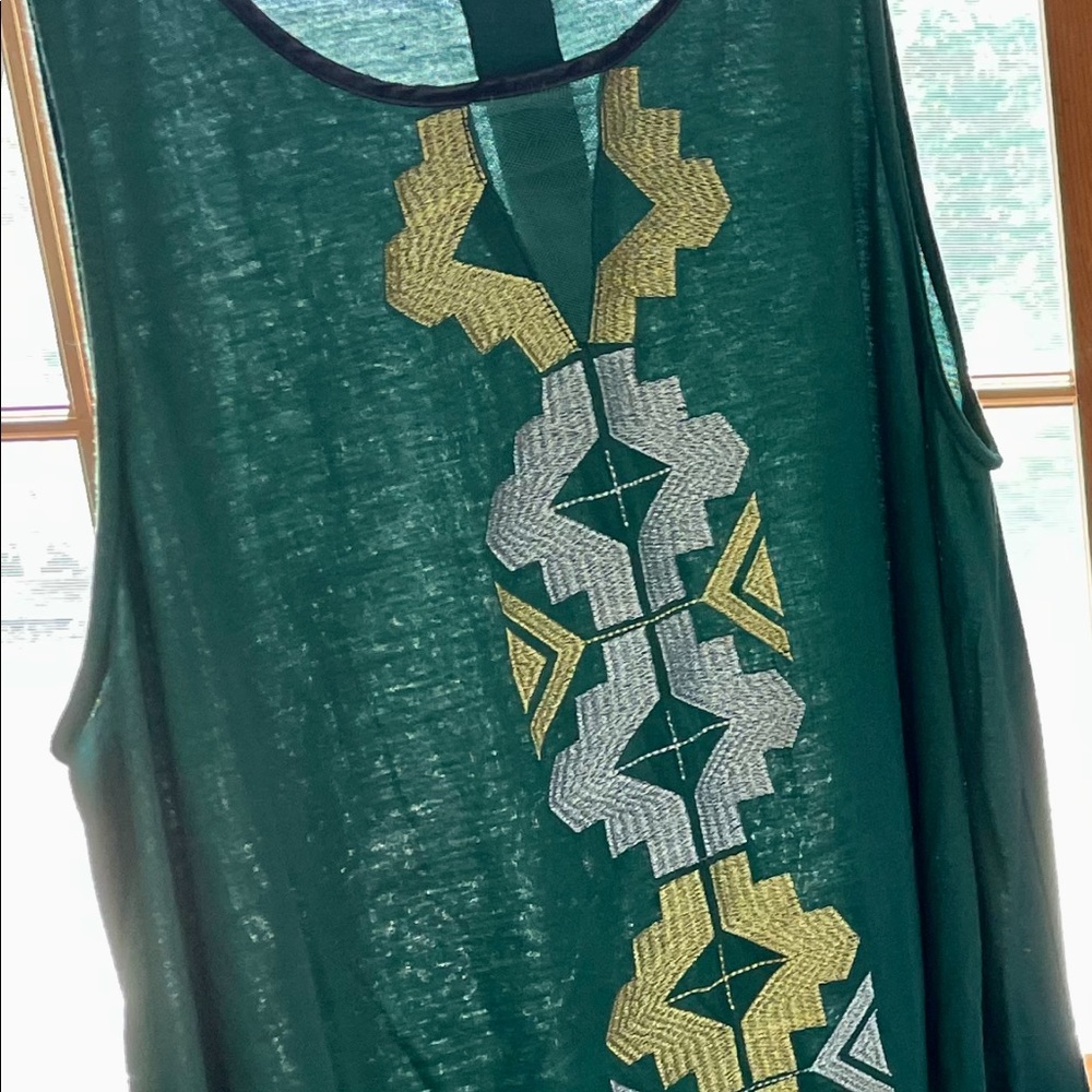 M, sleeveless blouse, backing has Black leather stop down the middle